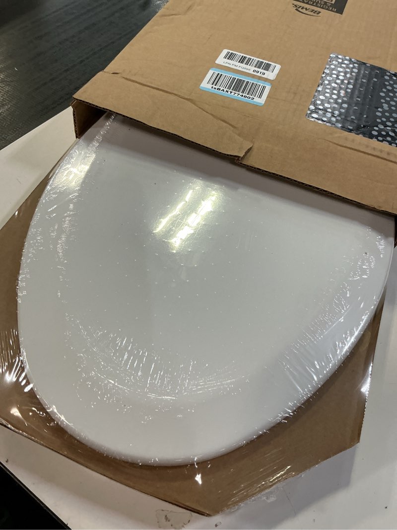 Condition photo showing New/Like New for bemis 1500ec 390 lift-off wood elongated toilet seat, cotton white (pack of 1)