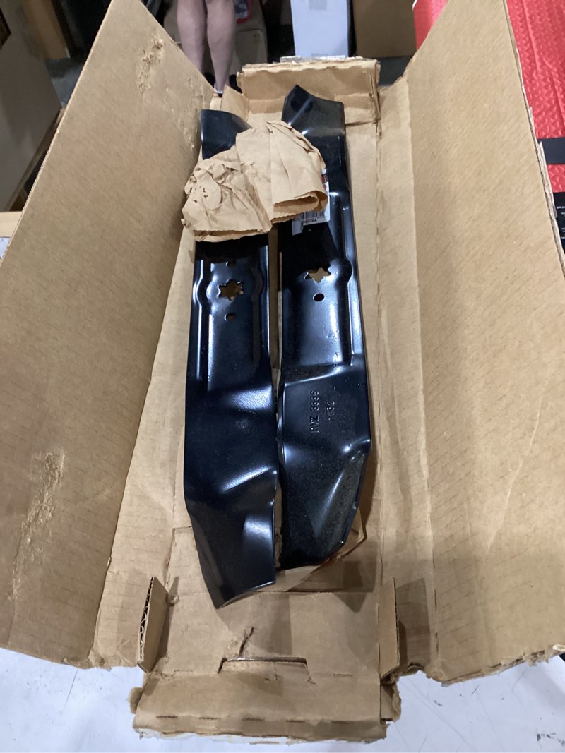 Condition photo showing Good Condition for 2pk 198-153 replacement lawn mower blade for 42 inch 742-0616