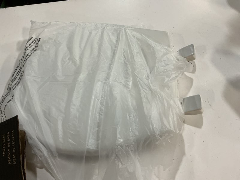 Condition photo showing Good Condition for bemis 730slec slow close toilet seat, easy clean hinges and durable plastic seat, made in usa, round, white