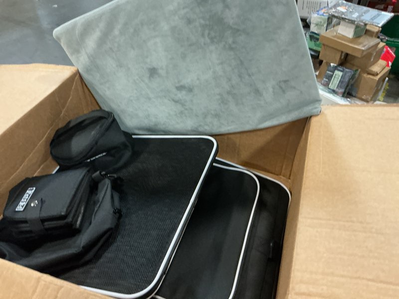 Condition photo showing Good Condition for Petskd Side Expandable Extra Large Cat Carrier with Litter Box Area, 24"x17"x17" Soft-Sided Pet Carrier for 2 Cats Under 55 lbs with Zipper Locks for Car Travel(Black)