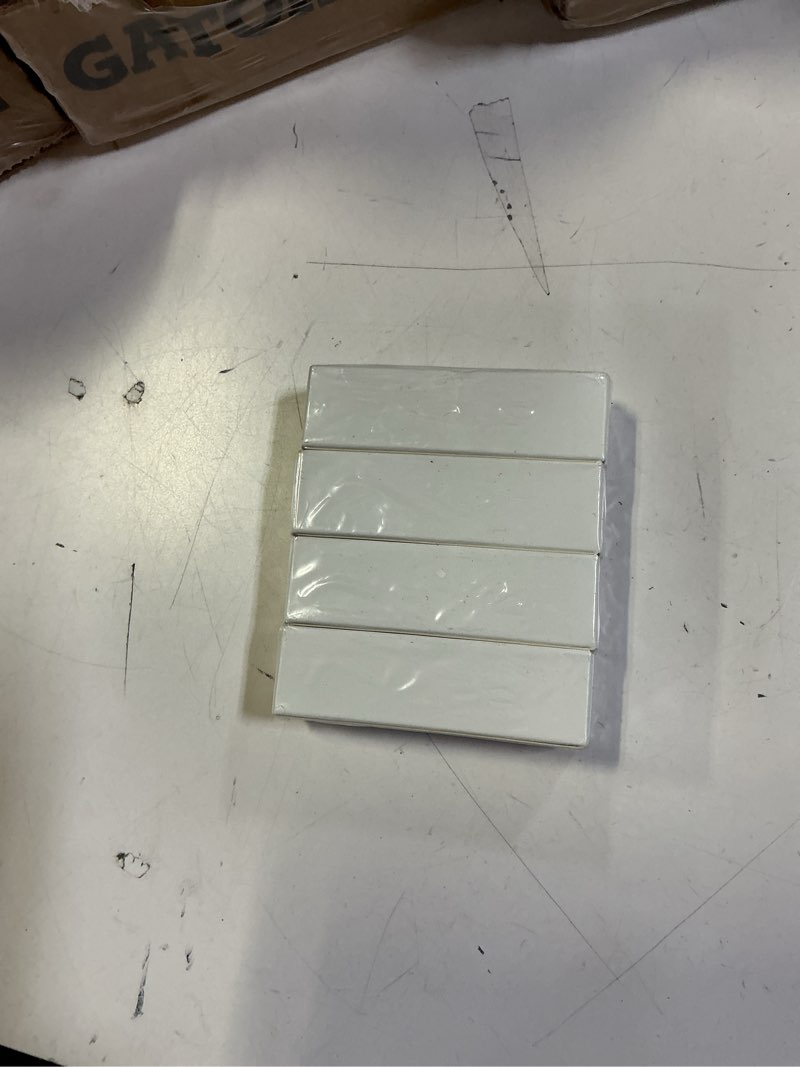 Condition photo showing New/Like New for KAKEMONO E12 Dimmable LED Candelabra Bulb 7W 750lm C7 Light Bulb, 75W E12 Halogen Equivalent,T6 120V for Ceiling Fan Chandelier Salt Lamp,Daylilght White 6000K,4 Pack E12 daylight white 6000K