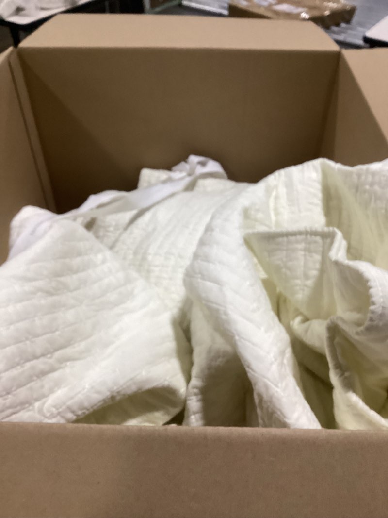 Condition photo showing Good Condition for levtex home - cross stitch quilt set - 100% cotton - king quilt (106x92in.) + 2 king shams (36x20in.) - cream quilt - king cream