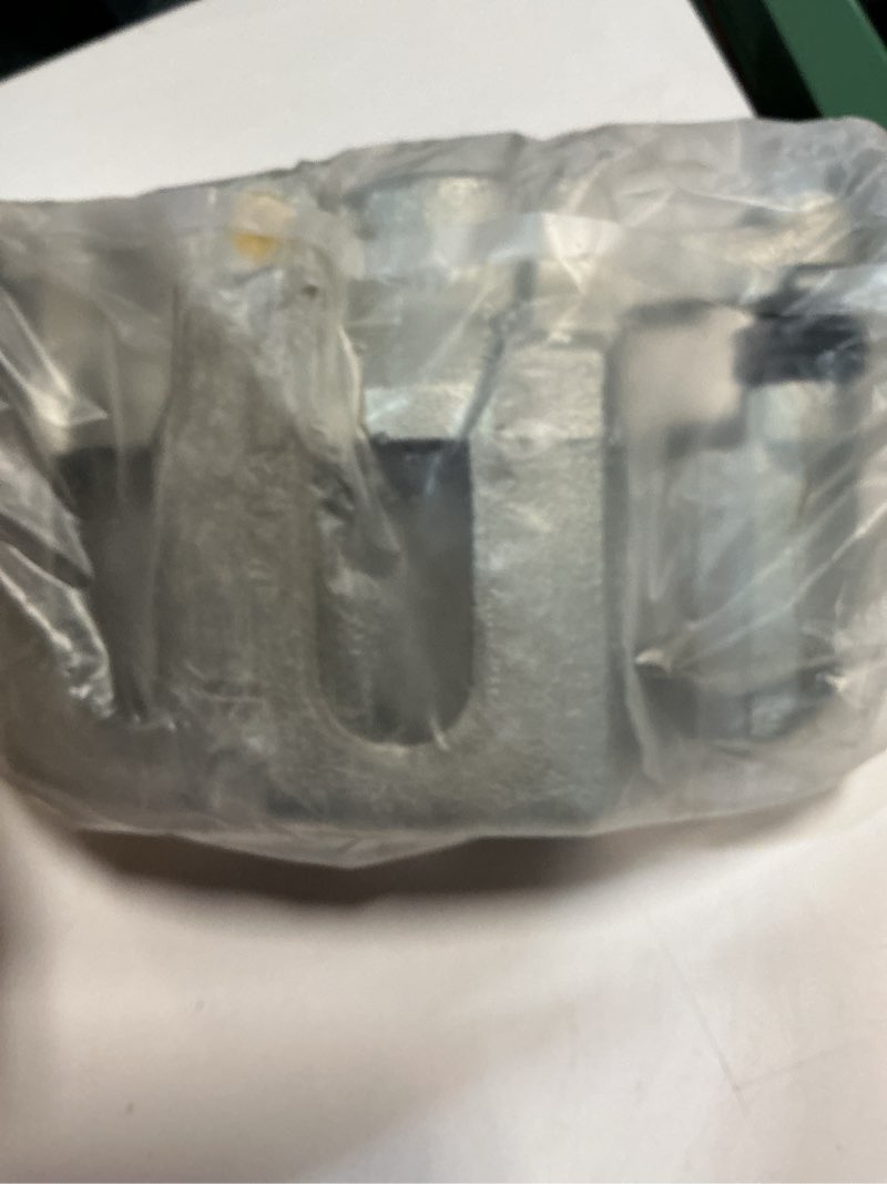 Condition photo showing Good Condition for cciyu Front Left + Right Brake Calipers With Bracket 18B5468 18B5469 For Ford 2013-2018 For Lincoln 2013-2018 (2PCS)