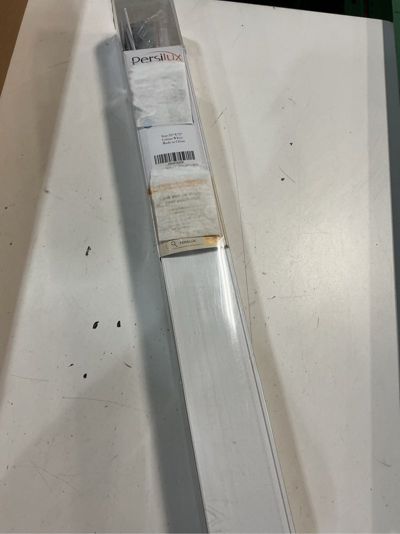 Condition photo showing Good Condition for persilux shades 22”x72” white