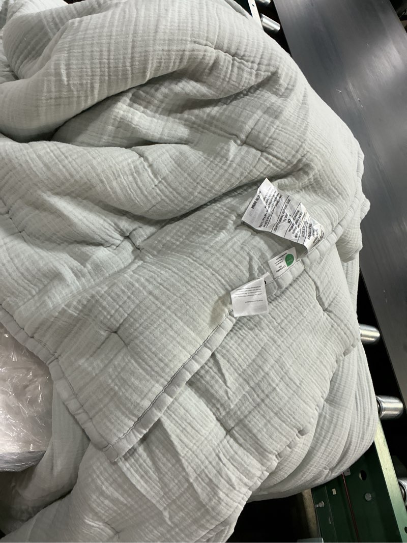 Condition photo showing As Is for (king, color fog grey)organic airy gauze toddler quilt(quince)