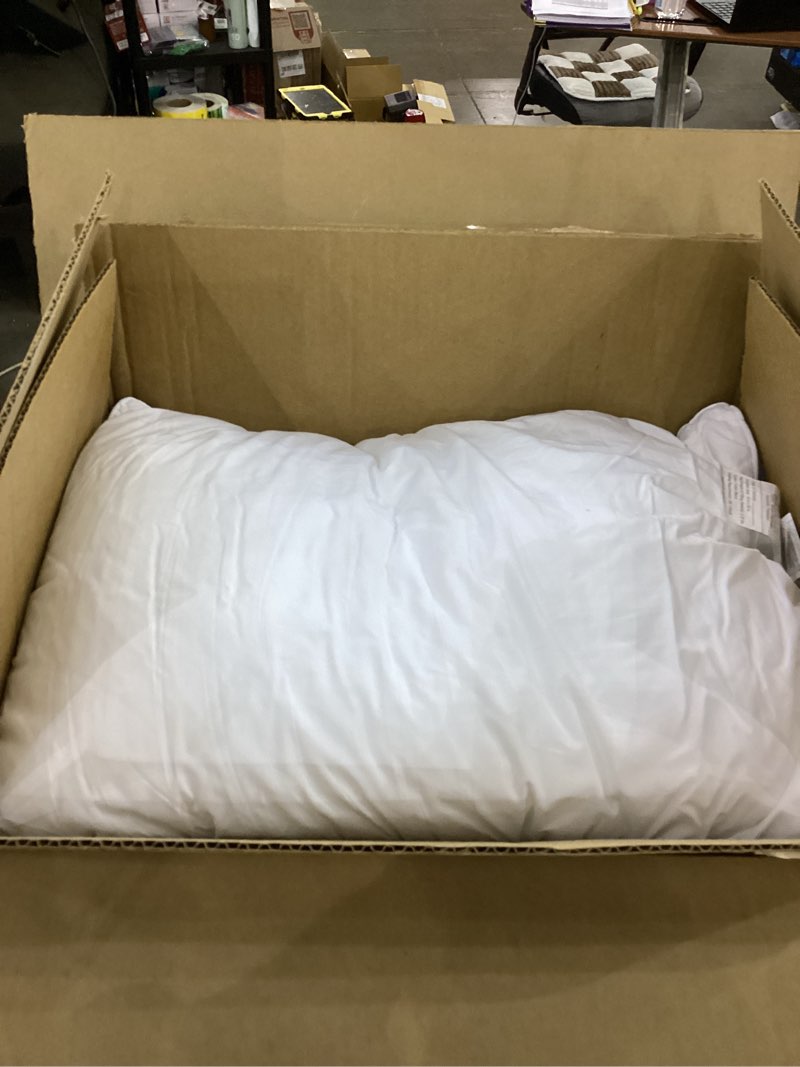 Condition photo showing Good Condition for Utopia bedding pillow