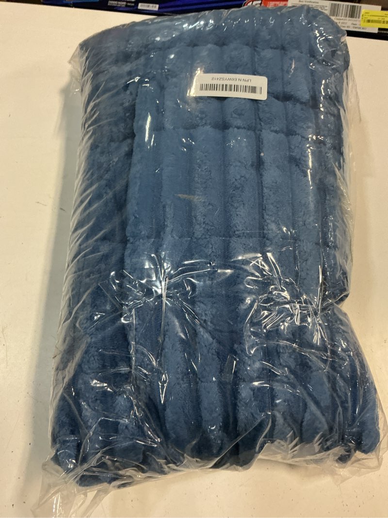 Condition photo showing Good Condition for smiry couch cover for dogs, non slip washable sofa protector for pets, soft furniture cover for pet, stylish sofa covers, cozy protect against fur, dirt & daily life (navy, 20" x 24", 2 pack) navy 20"x24"