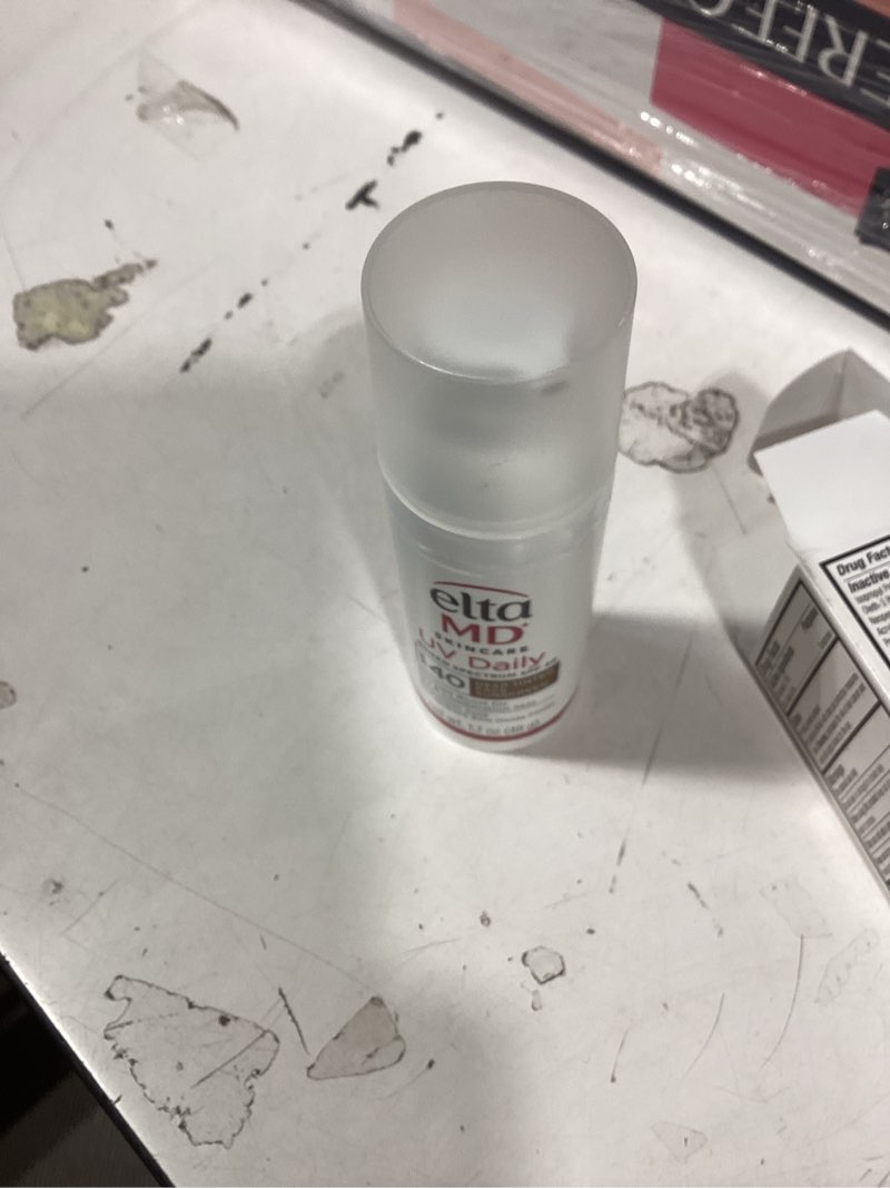 Condition photo showing As Is for eltamd uv daily face sunscreen moisturizer with zinc oxide, daily face moisturizer with spf, great for dry, combination, and normal skin 04 - deep tint (1.7 oz)