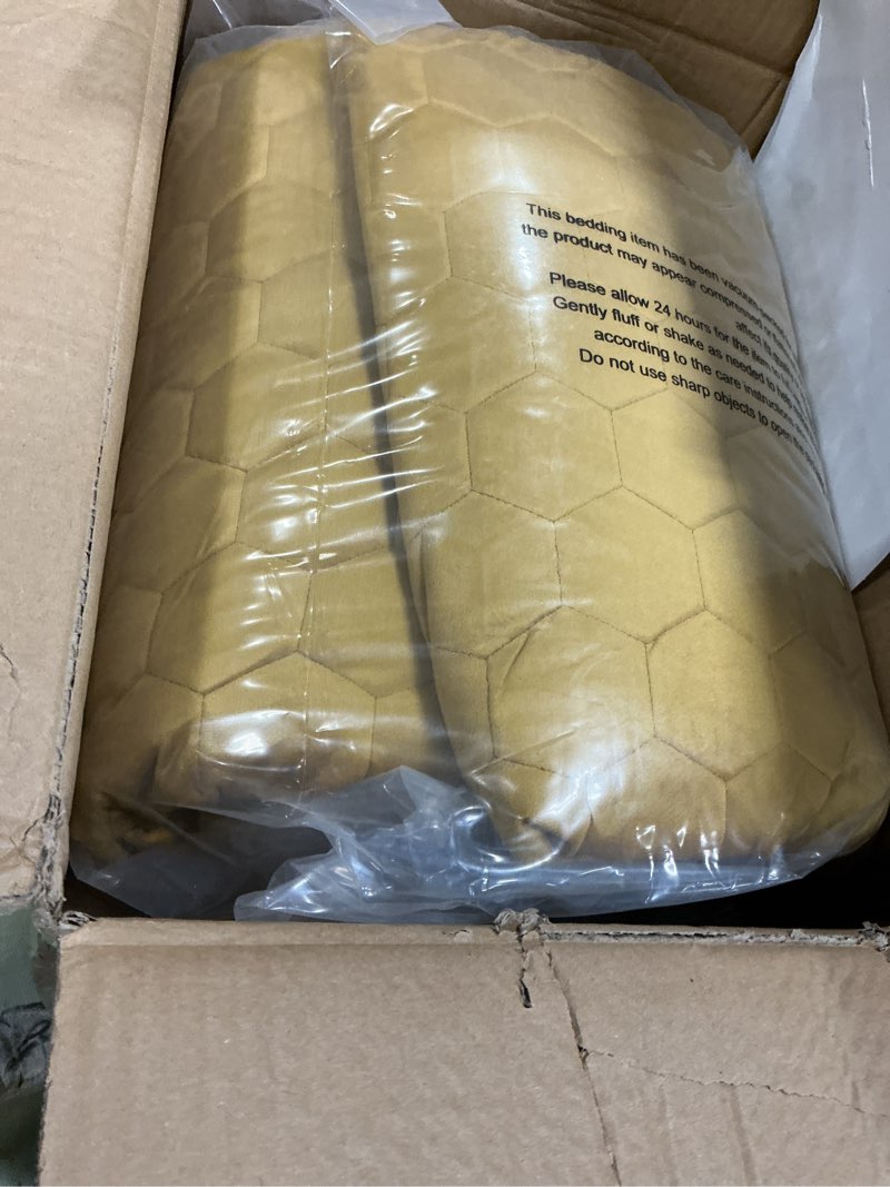 Condition photo showing Good Condition for tribeca living lugano oversized velvet quilt set - all season, extra large, 3 piece king size comforter set with 2 pillow shams in gold honeycomb pattern 260gsm gold king