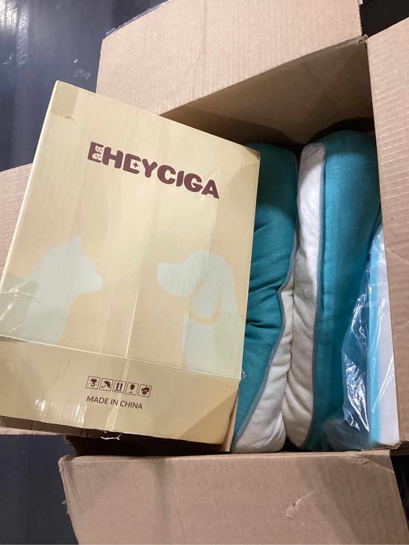 Condition photo showing Good Condition for EHEYCIGA Orthopedic Dog Bed, Waterproof Memory Foam, Turquoise Blue, 30"L x 20"W x 6.5"Th 30.0"L x 20.0"W x 6.5"Th Turquoise Blue
