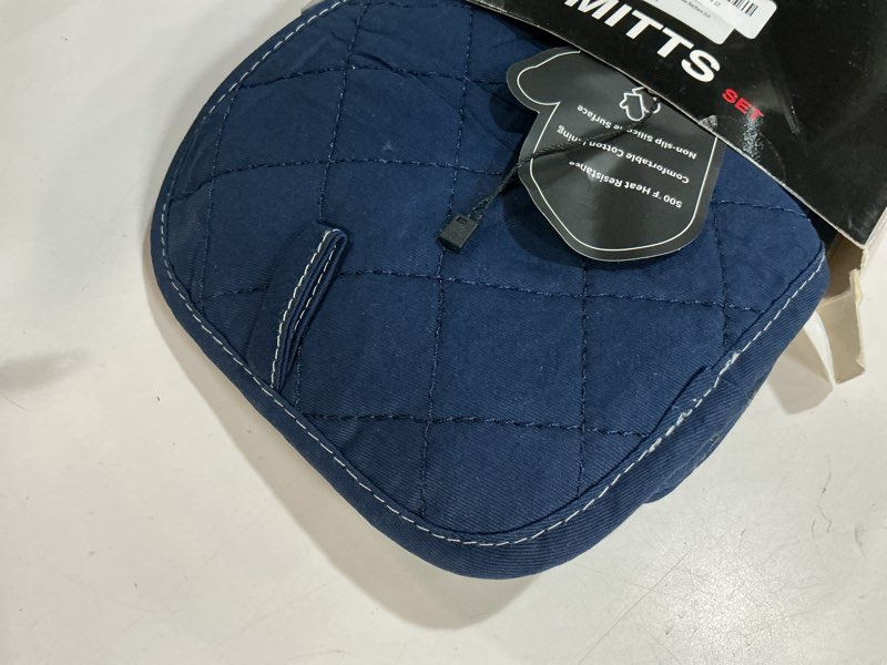 Condition photo showing Good Condition for KEGOUU Oven Mitts and Pot Holders 6pcs Set, Kitchen Oven Glove High Heat Resistant 500 Degree Extra Long Oven Mitts and Potholder with Non-Slip Silicone Surface for Cooking(Marine Blue)
