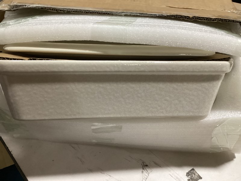 Condition photo showing Good Condition for Casserole dish with Lid, 3.5 Quart Porcelain Baking Dish With Lid, Deep 13 x 9 Casserole Dishes for Oven with Lid, Rectangular Bakeware With Handle, Microwave, Oven Safe