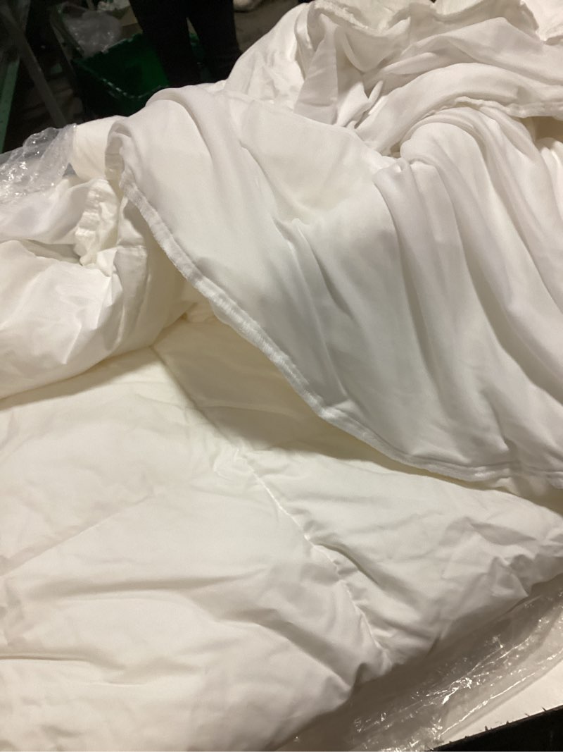 Condition photo showing Good Condition for quince organic mattress protector white 74in x 84in