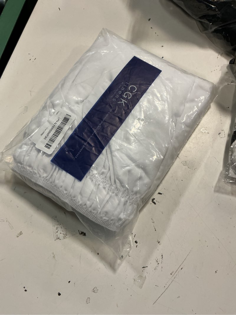 Condition photo showing New/Like New for wrap around dust ruffle bed skirt - white - for full size beds with 24 inch drop - easy fit elastic strap - adjustable pleated bedskirt w/brushed fabric - wrinkle free - for women, men, kids & teens full/full xl 24" - drop 01 - white