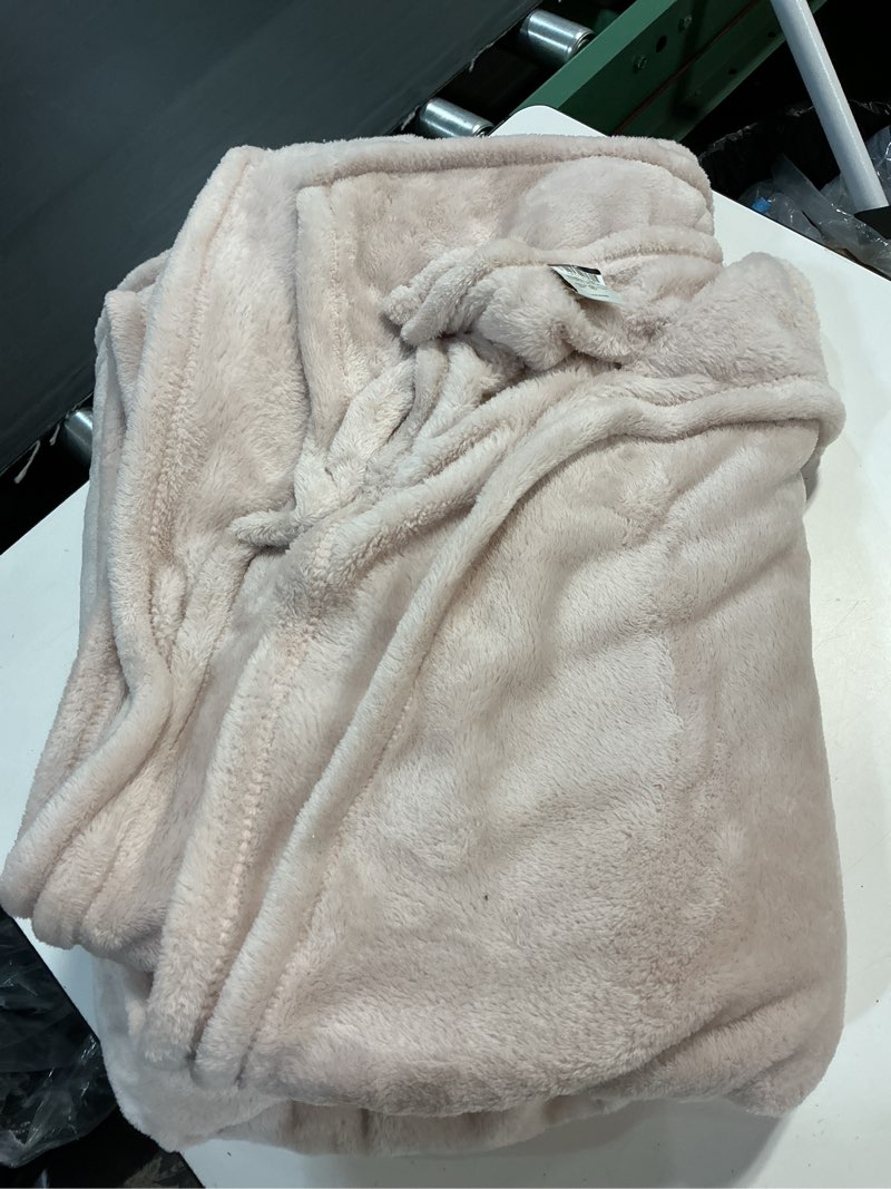 Condition photo showing As Is for threshold pink blanket queen 