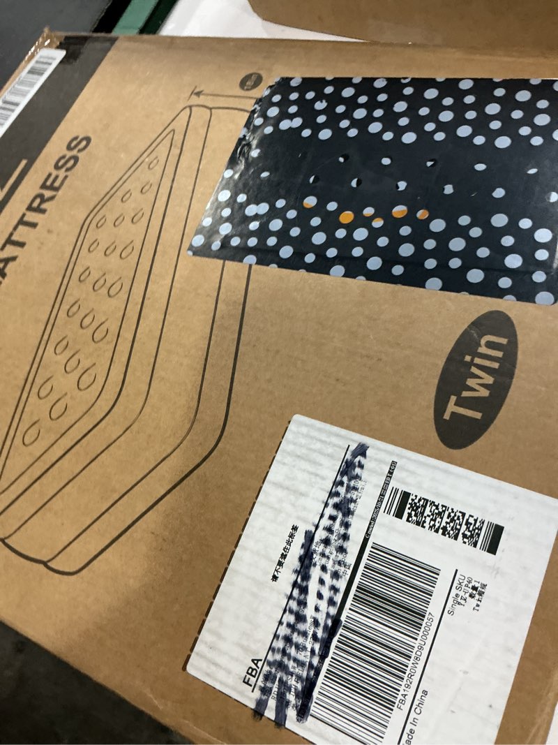 Condition photo showing Good Condition for air mattress, 18-inch thickened twin air mattress, suitable for home use, camping and travel, features quick inflation and deflation to save you time
