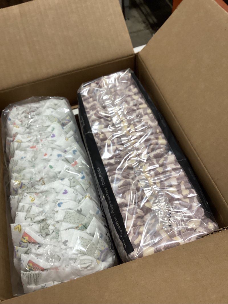Condition photo showing Good Condition for the honest company comfort dry disposable diapers for sensitive skin, hypoallergenic, fragrance-free, wild thang + all the alpacas, club box, size 4 (22-37 lbs), 54 count size 4 (54 count) wild thang + all the alpacas