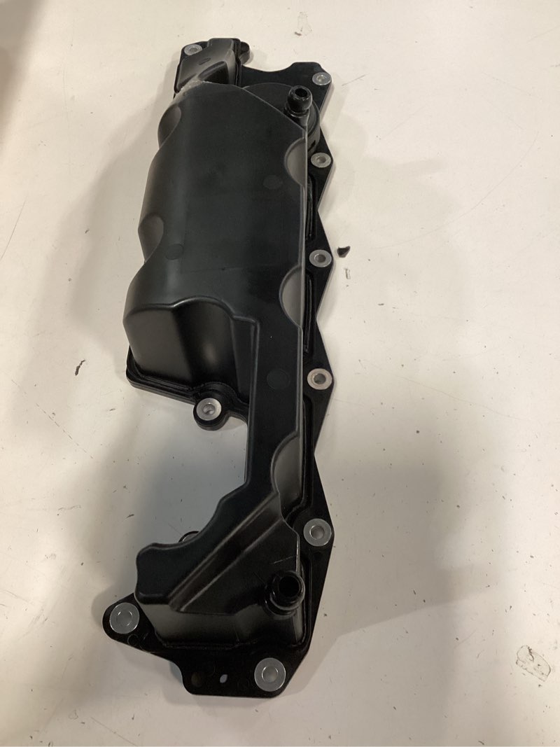 Condition photo showing Good Condition for engine valve cover with gasket 31319642 replacement for volvo s80 xc60 v70 xc70 xc90 replacement for land rover lr2 replace 30731234 264-932 v950400