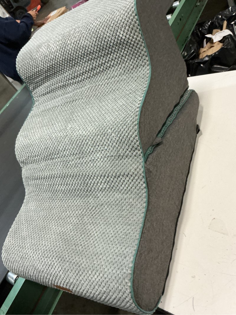 Condition photo showing Good Condition for Maxbell Pet Dog Stairs 3 Steps 2 In 1 Washable Transformable Anti Slip For Sofa Cats