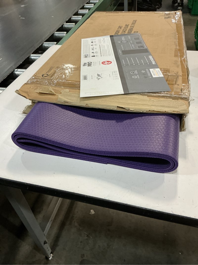 Condition photo showing Good Condition for manduka pro yoga mat - 6mm | lifetime durability | hygienic construction | premium studio quality | teacher approved purple 71" x 26"