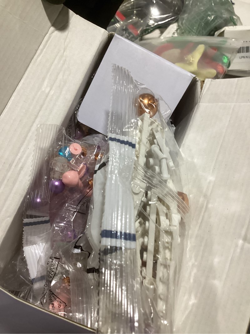 Condition photo showing Good Condition for NETEHU Christmas Tree Building Block Set, 730 PCS Christmas Music Box Bricks Model Kit, Construction Toy for Adults Girls