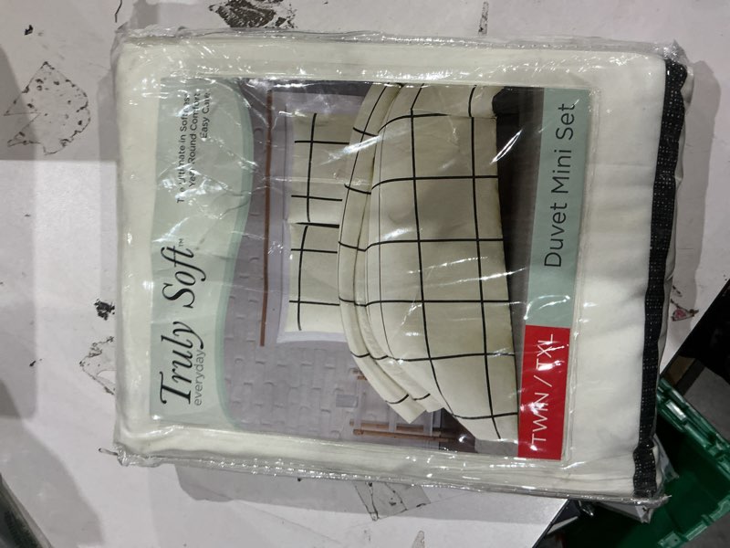 Condition photo showing Good Condition for truly soft kurt windowpane ivory and black polyester 2-piece twin xl duvet set, geometric themed, for men and women, oeko-tex certified confidence duvet cover set twin xl