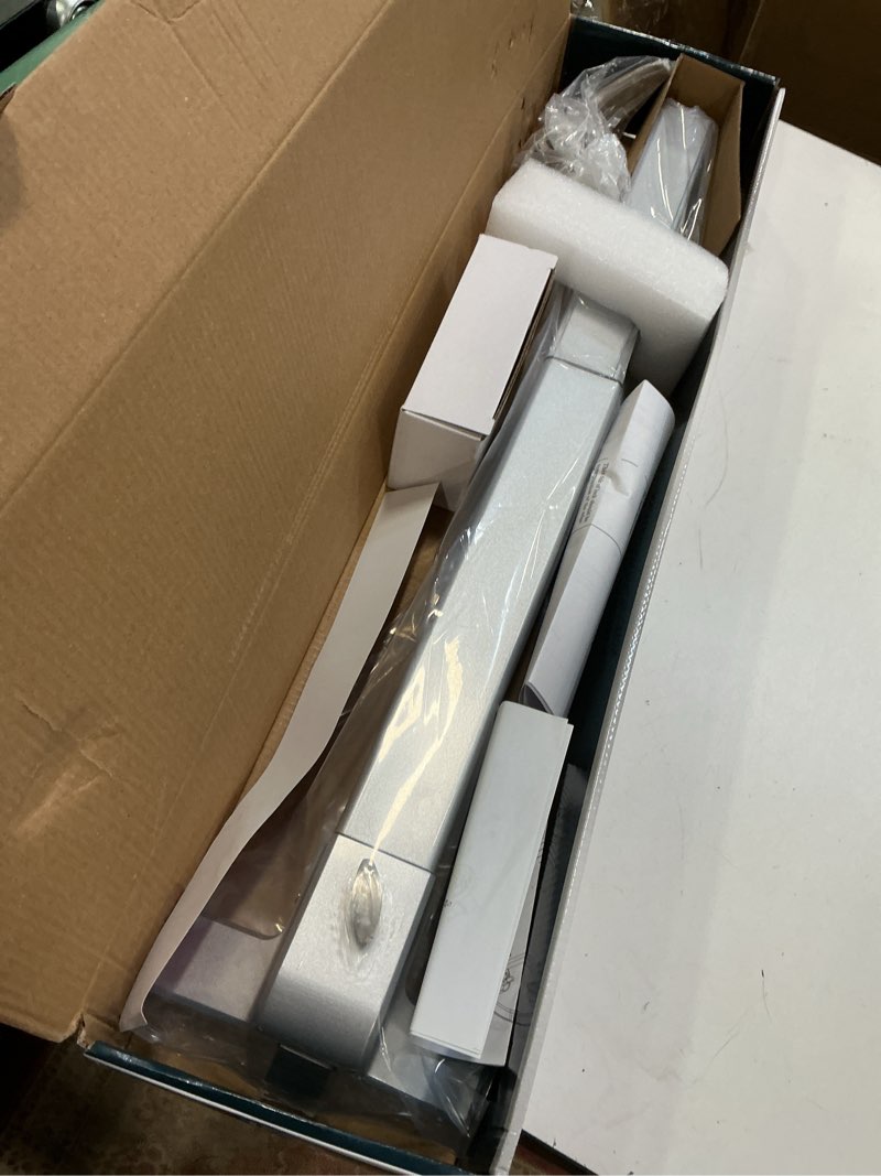 https://lotting-media.assets.bidfta.com/lotting_cabf62a7-af3f-40a3-800e-40ff9bfc4403