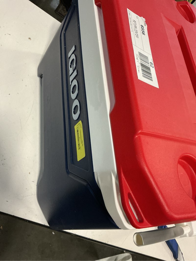Condition photo showing Good Condition for igloo 60-quart rolling ice chest cooler
