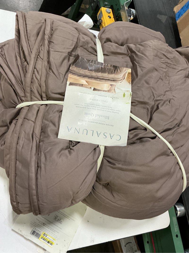 Condition photo showing New/Like New for full/queen rayon from bamboo quilt fig - casaluna™