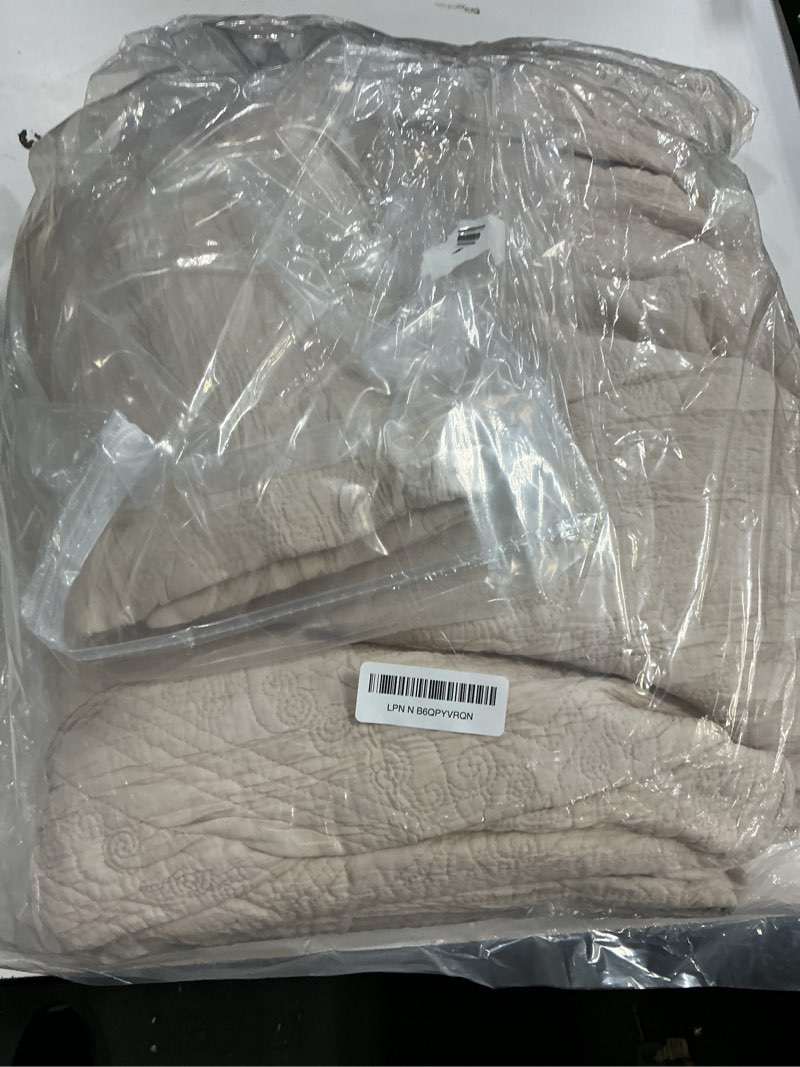 Condition photo showing Good Condition for beige quilt set?cotton california king size comforter set?geometric matelasse bedding (118”*106”) with 2 pillow shams?soft cotton quilt solid color lightweight bedspread all seasons 3 piece 03-1 beige california king(118"x106")