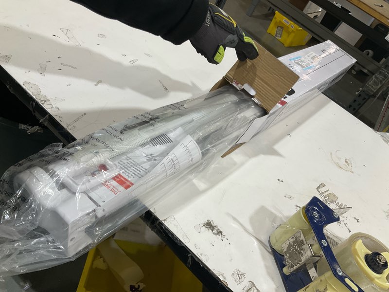 Condition photo showing Good Condition for retractable gate