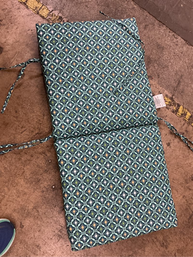 Condition photo showing New/Like New for 20 in. x 20 in. alana tile high back outdoor dining chair cushion (4 pack)