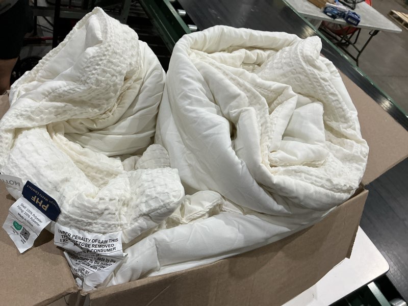 Condition photo showing Good Condition for phf waffle weave duvet cover set king size, no snagging ultra soft luxury textured breathable comforter cover for all season 3pcs, durable bedding duvet set with 2 pillow shams, 104"x90", linen king linen (no comforter)