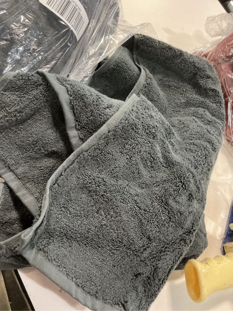 Condition photo showing Good Condition for turkish ultra plush bath sheet bundle, one size, charcoal