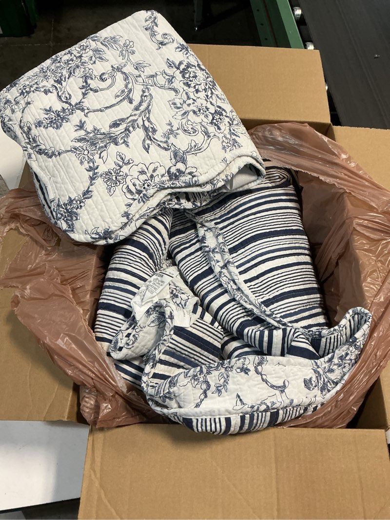 Condition photo showing Good Condition for Garden Toile 3-Piece Reversible Quilt Set - Lightweight Coverlet Set, Floral Vintage Quilted Bedding Set with 2 Shams, All Seasons, King Size, Blue | Breathable material, Reversible, Lightweight Garden Toile Blue 3-Piece King Quilt Set