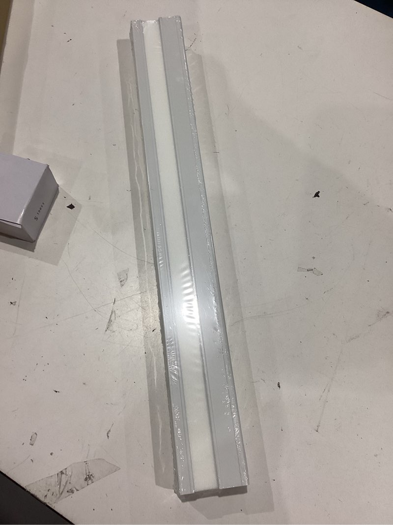 Condition photo showing Good Condition for https://www.amazon.com/white-true-latch-telescopic-brace/dp/b0b29htf9r#:~:text=telescopic%20gate%20brace,4.6