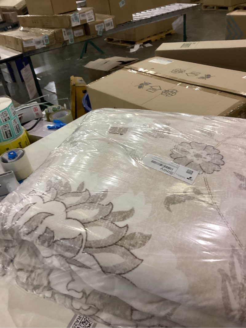 Condition photo showing New/Like New for Smiry Floral Area Rug, 9x12 Feet Vintage Print Pattern, Machine Washable Non-Slip Floor Carpet, Low Pile Throw Rugs for Living Room, Bedroom, Dining Room, Laundry Indoor Home Decor, Beige Beige Floral Rectangular 9' x 12' (Rectangular)