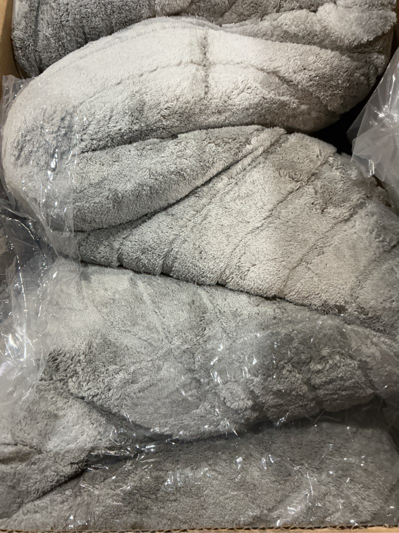 Condition photo showing Good Condition for Sour Lemon Area Rugs 9x12 Living Room, Soft Large Area Rug Indoor Modern Carpet for Bedroom, Machine Washable Area Rug Non-Slip Rug Carpet for Kids Home Dorm Under Dining Table Office Decor Aesthetic Light Grey 9' x 12' (Rectangular)