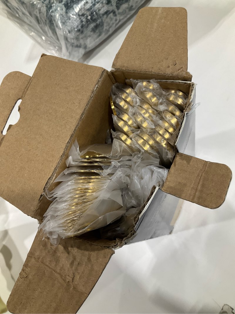 Condition photo showing Good Condition for 60-Pcs Gold Silverware Set - Stainless Steel Flatware Cutlery Set Service for 20, Mirror Polished Gold Flatware Set Include Forks Spoons Knives for Home, Wedding, Restaurant, Dishwasher Safe 60-Piece