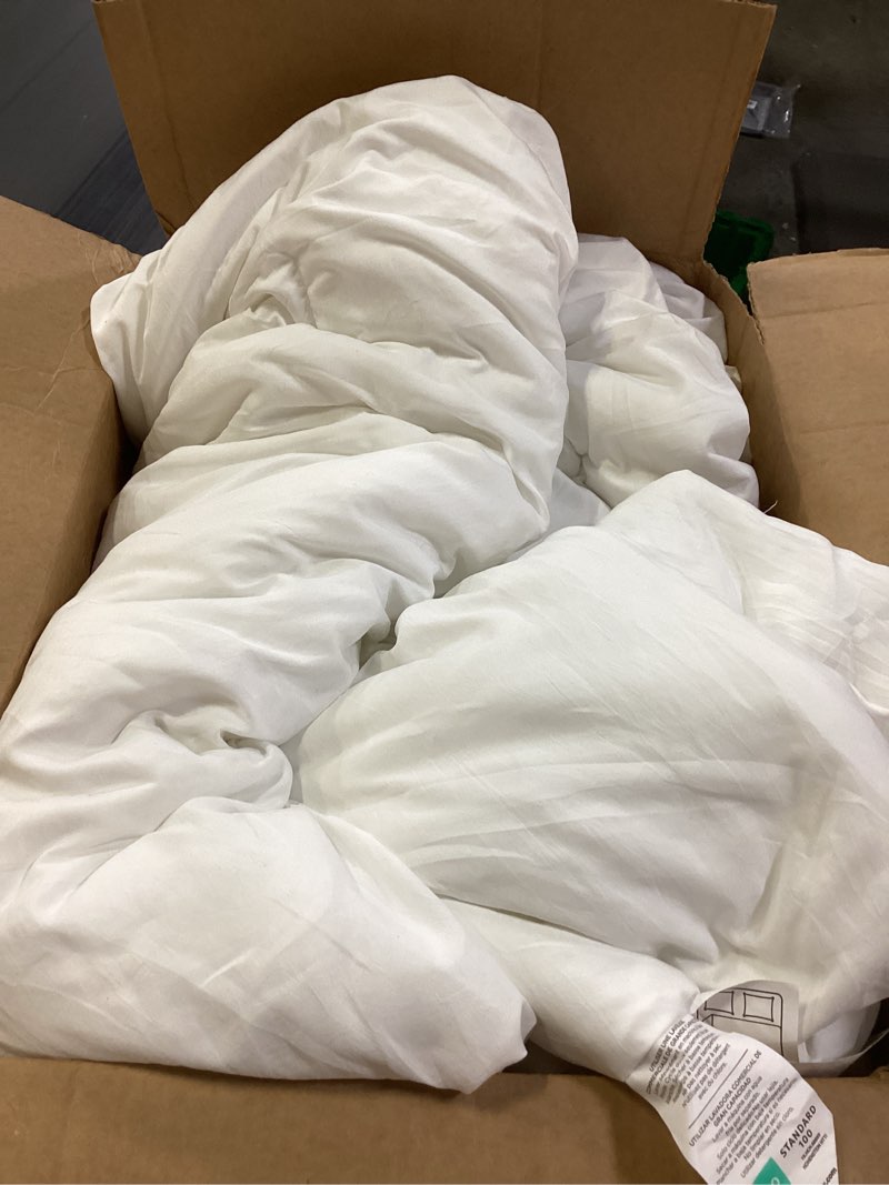 Condition photo showing Good Condition for Bedsure King Size Comforter Set - Grayish White King Comforter Set, Soft Bedding for All Seasons, Cationic Dyed Bedding Set, 3 Pieces, 1 Comforter (104"x90") and 2 Pillow Shams (20"x36"+2") King 06 - Grayish White