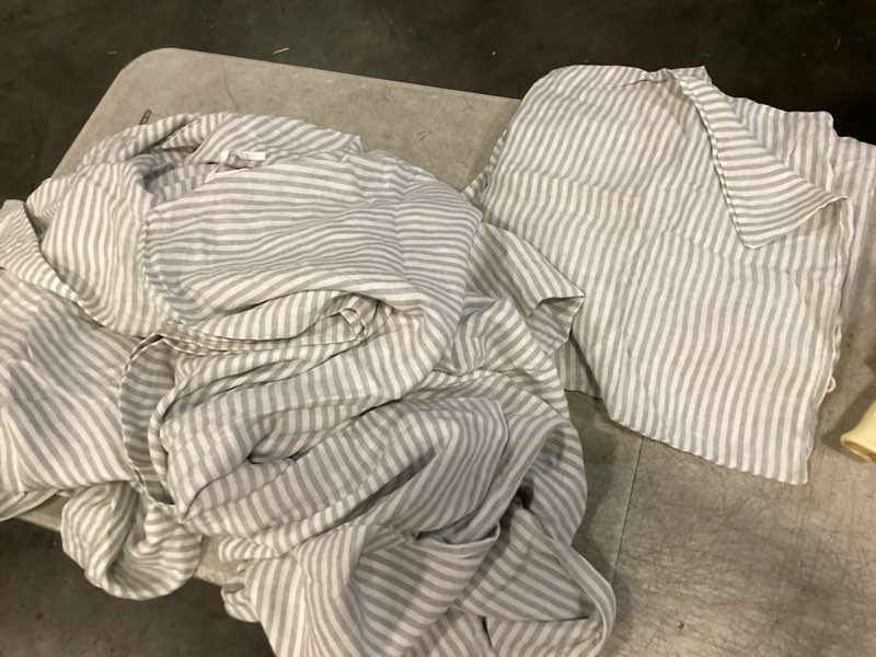 Condition photo showing Good Condition for european linen fitted sheet set