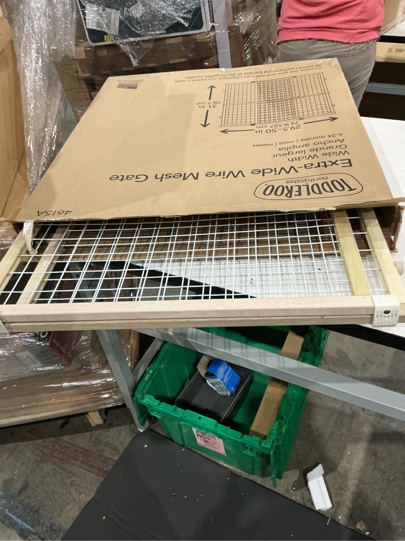 Condition photo showing Good Condition for wide wire mesh pet gate-color:white