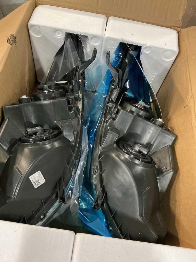 Condition photo showing New/Like New for headlights assembly for 2011-2020 toyota sienna halogen headlamp replacement, high/low beam w/bulbs, driver & passenger side