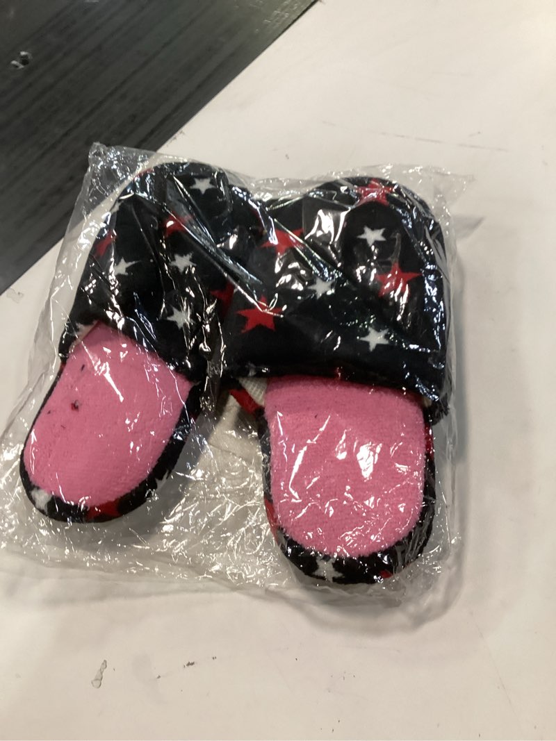 Condition photo showing New/Like New for ctm girl s night star slip on slippers