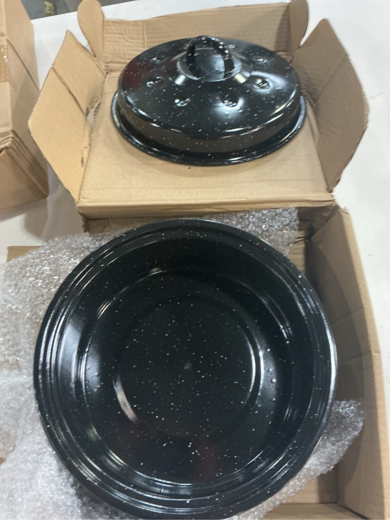Condition photo showing New/Like New for 3-qt black covered round roaster pan
