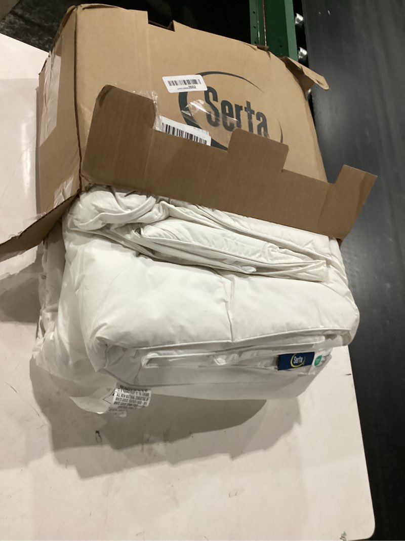 Condition photo showing New/Like New for serta goose feather down fiber comforter twin size -