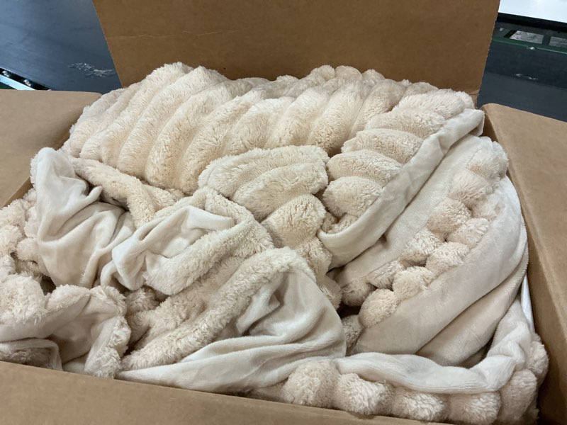 Condition photo showing Good Condition for BEDELITE Fleece King Comforter Set -Super Soft & Warm Fluffy Beige Bedding, Luxury Fuzzy Heavy Bed Set for Winter with 2 Pillow Cases Beige King