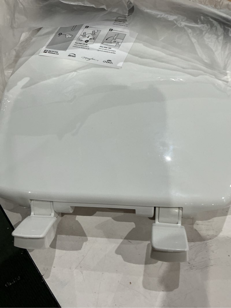 Condition photo showing Good Condition for bemis 7300slec slow close toilet seat, easy clean hinges and durable plastic seat, made in usa, elongated, white
