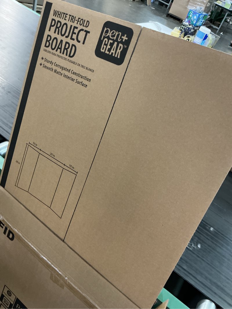 Condition photo showing New/Like New for pen+gear white tri-fold corrugated project board, 28" x 40" 12 pack 
