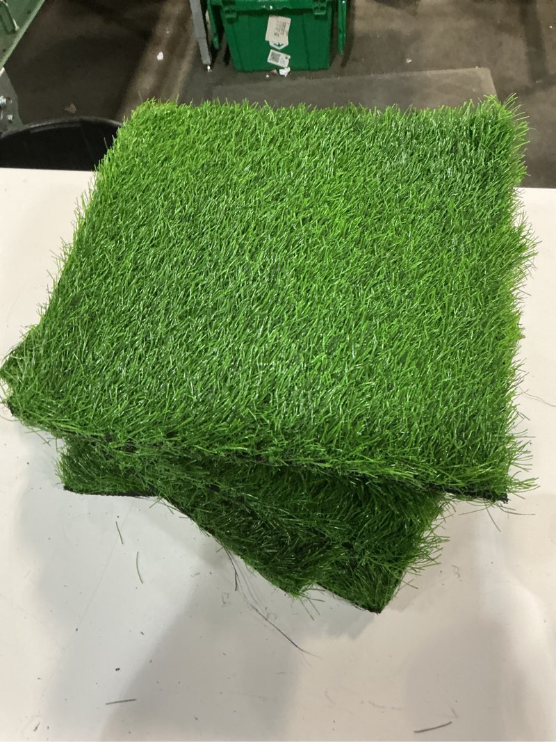 Condition photo showing Good Condition for XLX TURF Sqaure Artificial Grass Placemats 12 x 12 Inch Green Grass Table Centerpiece Golf Themed Party Decorations, DIY Crafts, 12 Pack 12\"x12\", Set of 12